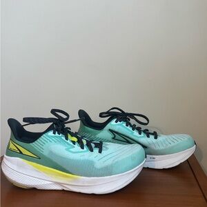 Altra Experience Flow Runners